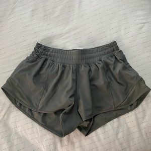 Lululemon Hotty Hot Shorts 2.5” Size 6